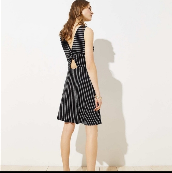🎉NWT LOFT Striped Twist Back Flare Dress - Picture 2 of 10